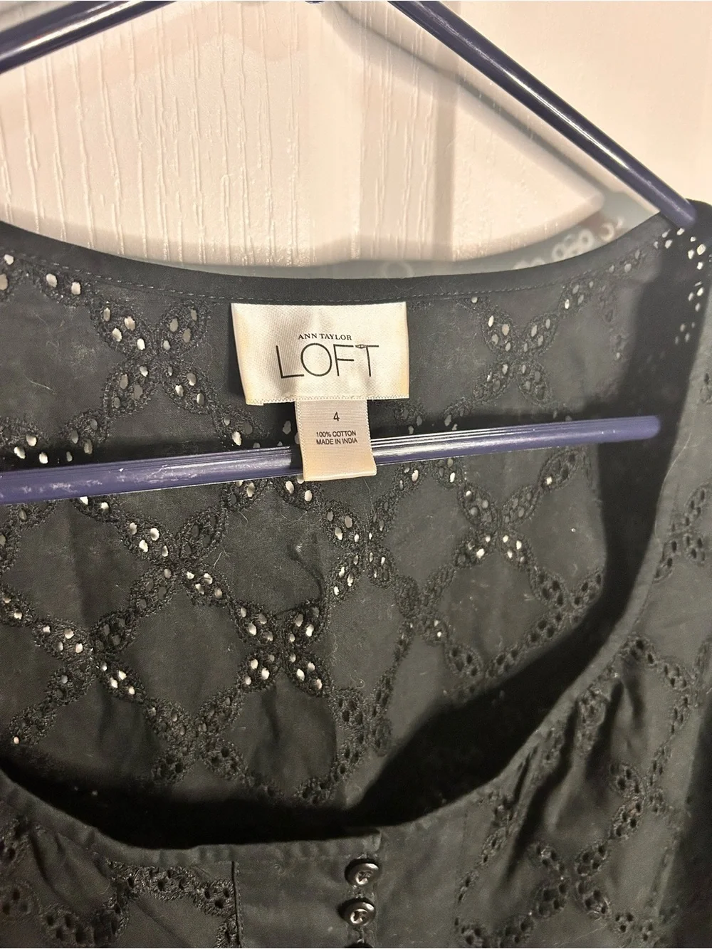 Loft Women’s Size 4 Black Eyelet Puff-Sleeve Blouse Scoop‎ Neck Button Front